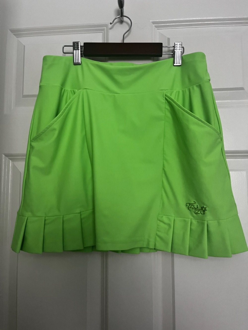 Tzu Tzu Green Pleated golf skort